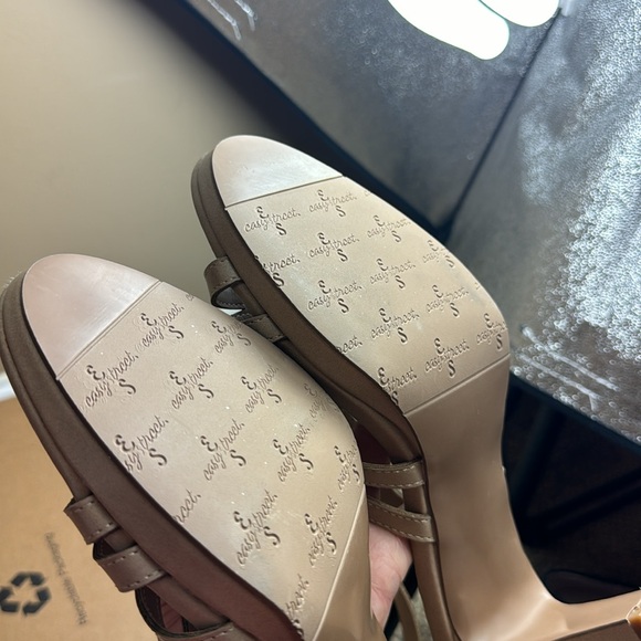 Easy Street Women's, Elated Sandal, Nude Pearlized, Size 11M - Picture 5 of 16